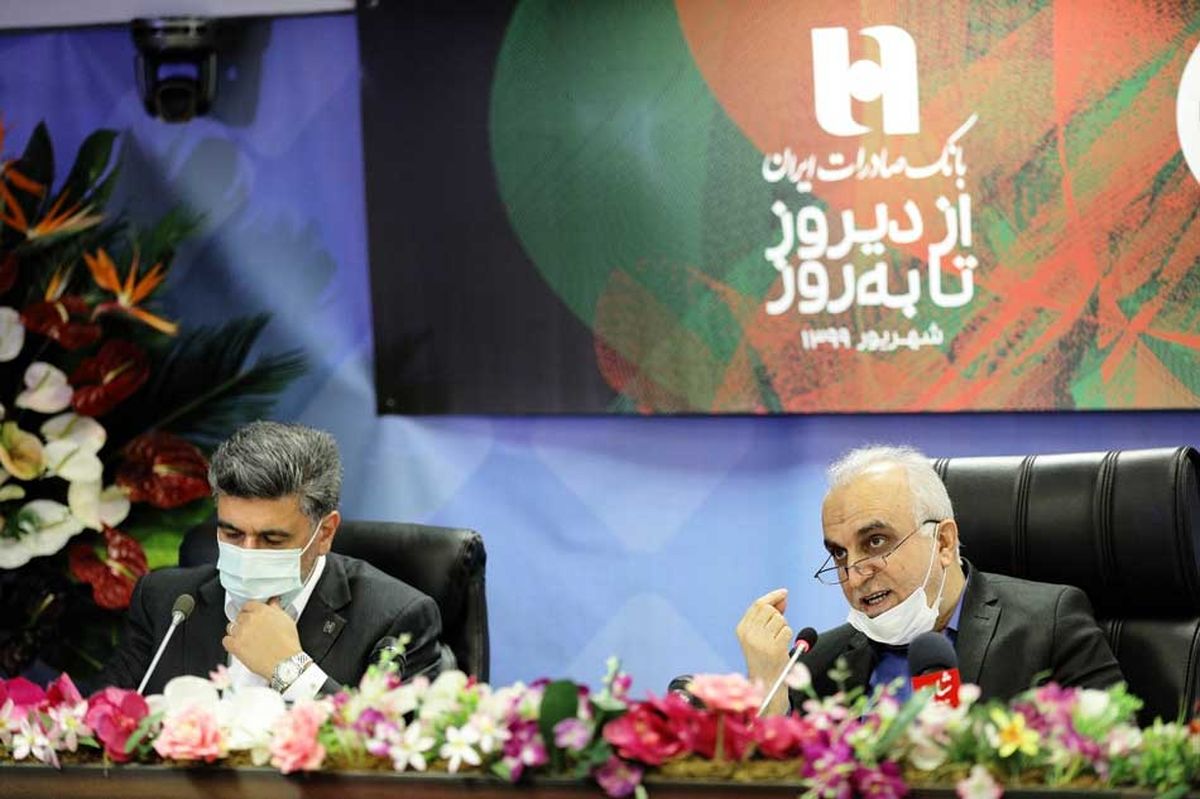 وزیر امور اقتصادی و دارایی در مراسم رونمایی از سامانه شمس و چهار طرح اعتباری جدید بانک صادرات ایران
