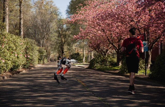 یک ربات دو پا موفق به دویدن مسافتی ۵ کیلومتری شد